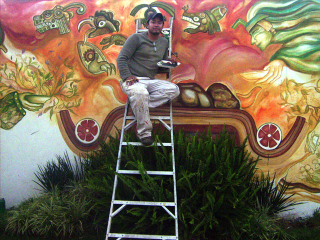 Pintando mural 